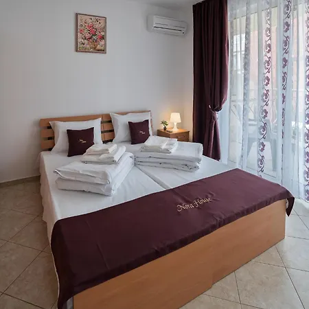Nora Apartment *